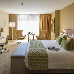 **** Hotel El Dorado Colombia